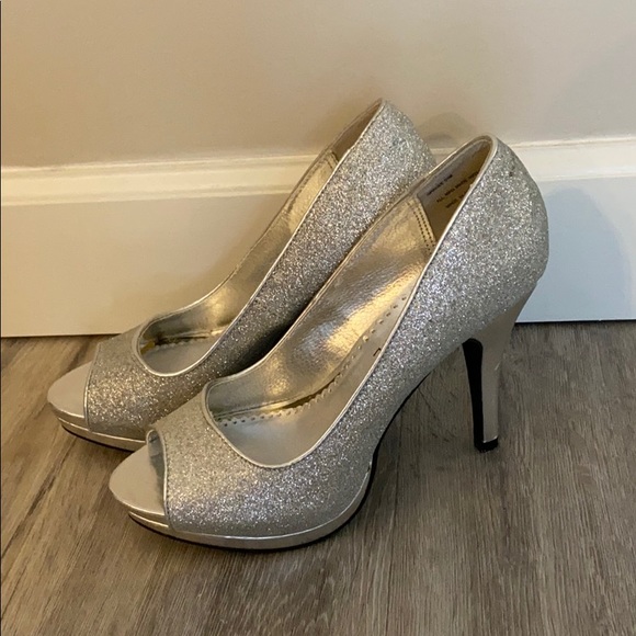 Rampage Silver Glitter Open Toe Pumps 6.5 - Picture 4 of 8